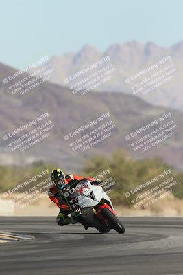 media/Oct-30-2025-Racers Edge (Thu) [[dabbdaf680]]/3-B Group/Session 2 (Turn 14)/